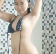 Euis mandi lepas celana dalam