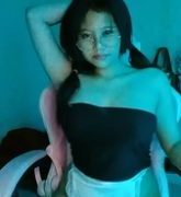 Host Berkacamata Sexy Binal